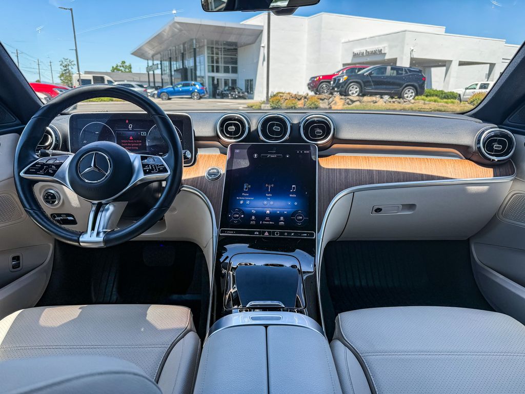 Thumbnail: 2023 Mercedes-Benz C-Class - 2