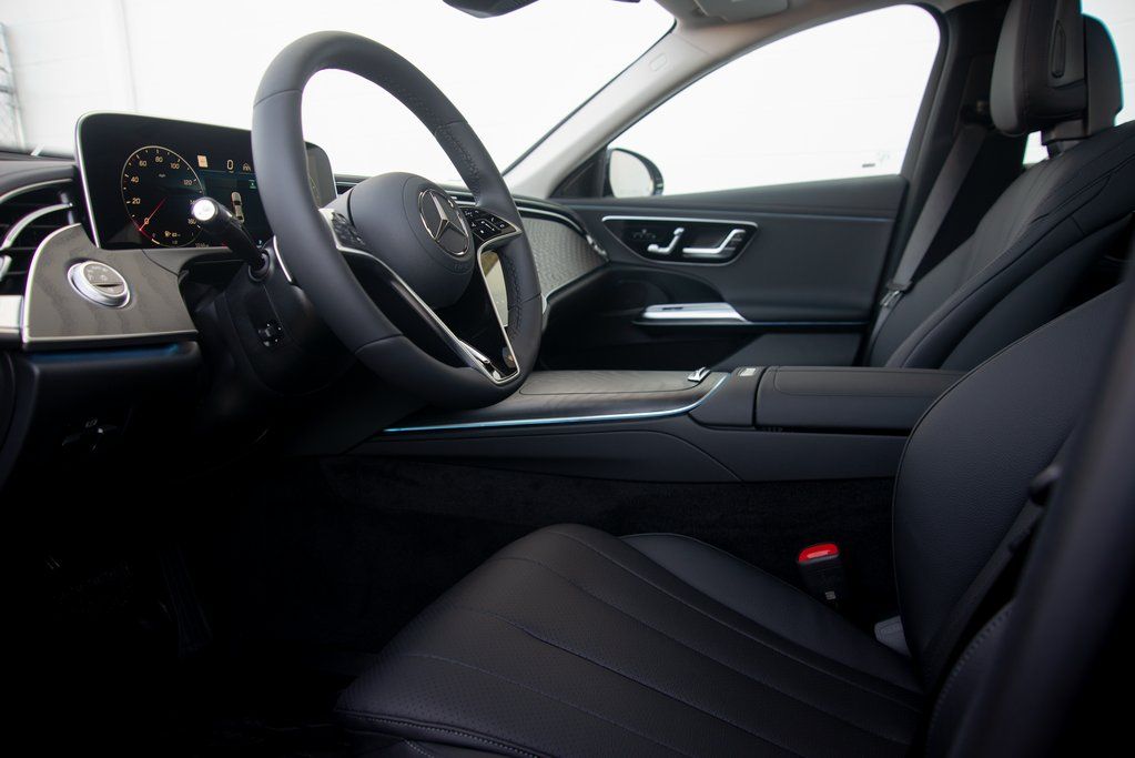 Thumbnail: 2025 Mercedes-Benz E-Class - 8