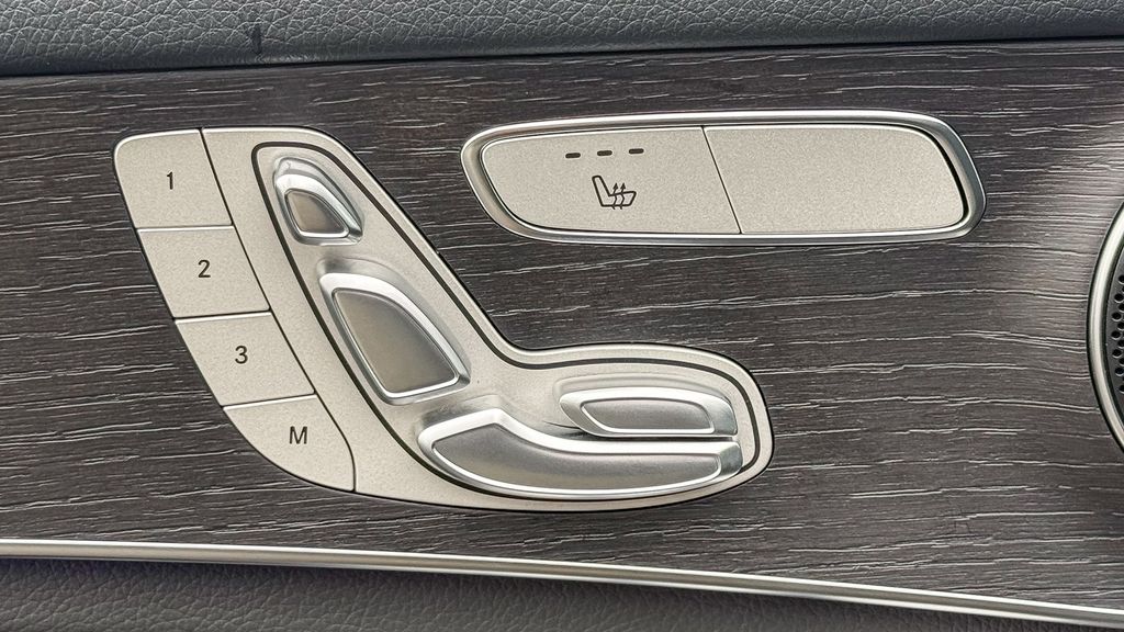 Thumbnail: 2022 Mercedes-Benz GLC - 24