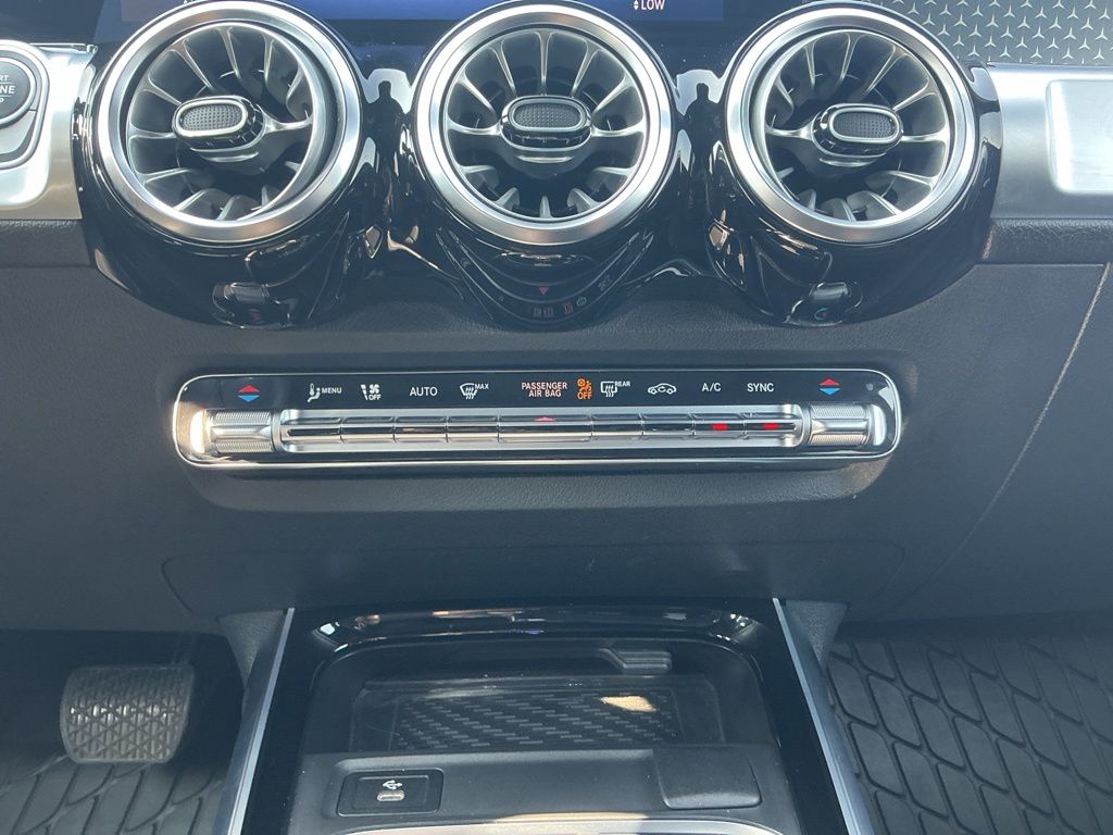 Thumbnail: 2024 Mercedes-Benz GLB - 29