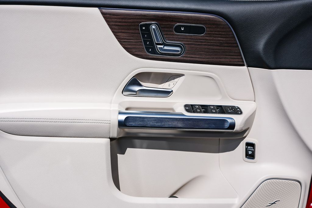 Thumbnail: 2026 Mercedes-Benz GLB - 26