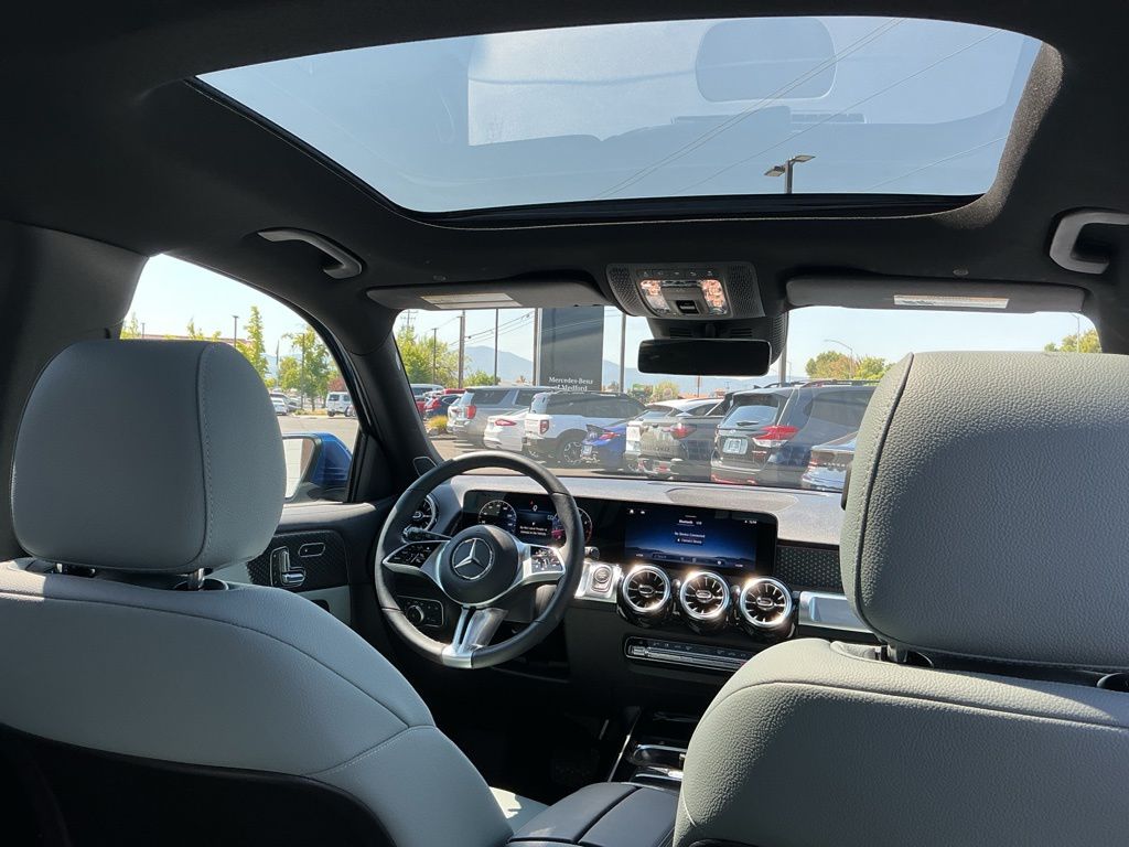 Thumbnail: 2026 Mercedes-Benz GLB - 2