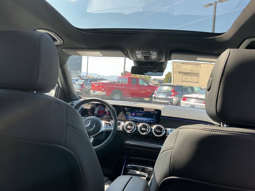 Thumbnail: 2026 Mercedes-Benz GLB - 2