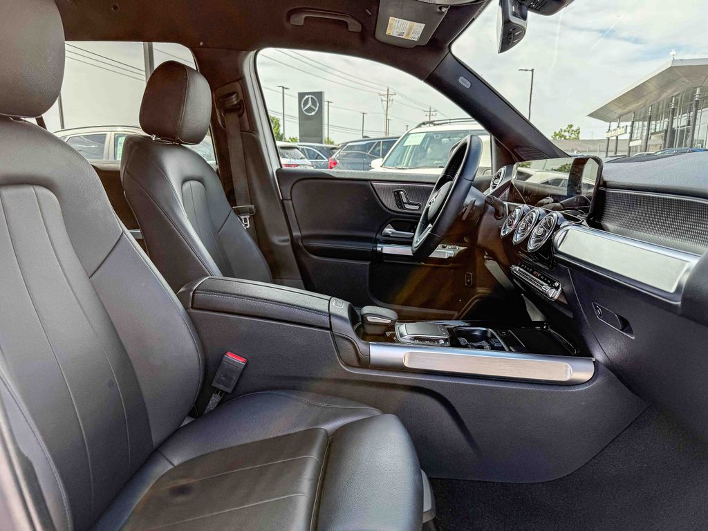 Thumbnail: 2022 Mercedes-Benz GLB - 9