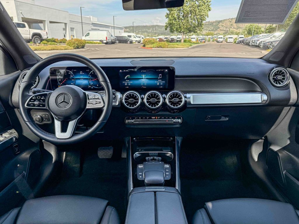 Thumbnail: 2022 Mercedes-Benz GLB - 2