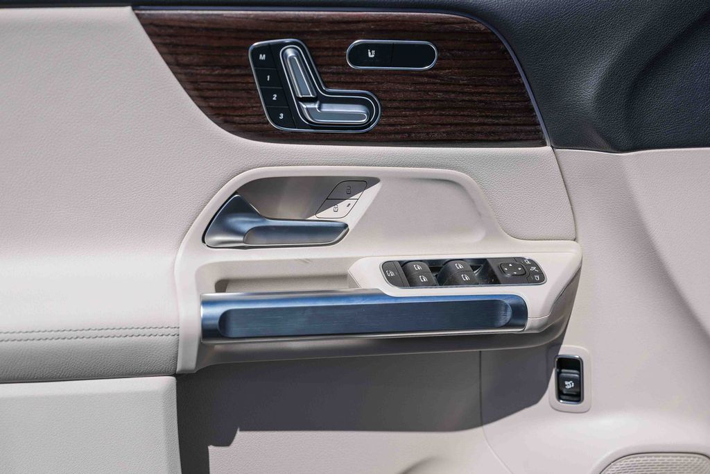Thumbnail: 2026 Mercedes-Benz GLB - 24
