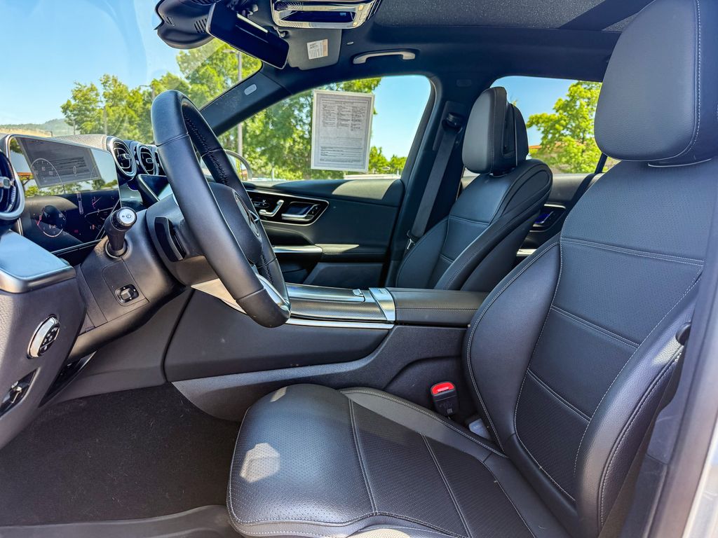 Thumbnail: 2025 Mercedes-Benz GLC - 10