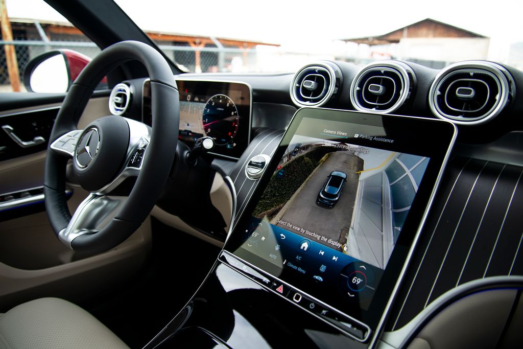Thumbnail: 2026 Mercedes-Benz GLC - 22