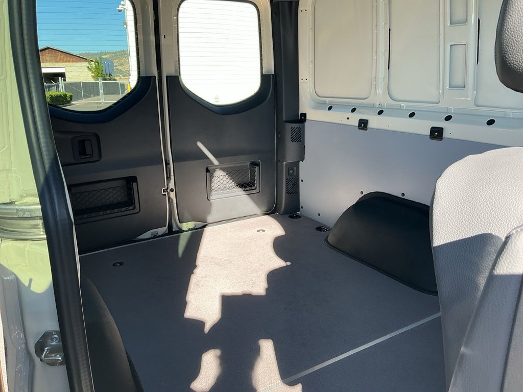 Thumbnail: 2026 Mercedes-Benz Sprinter - 27