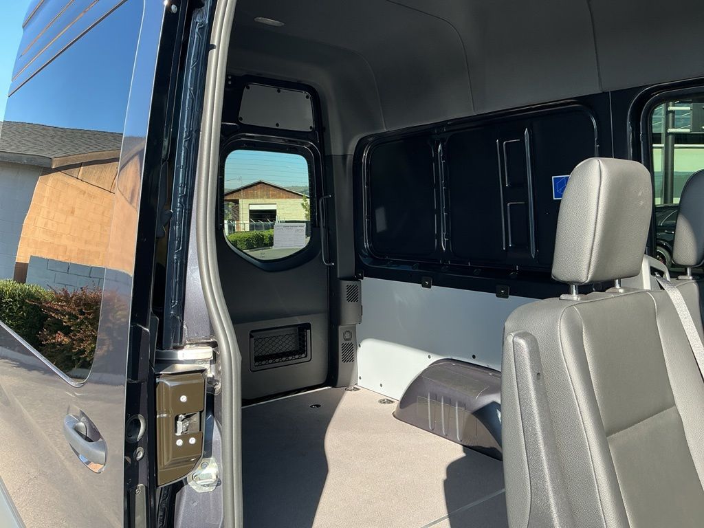 Thumbnail: 2025 Mercedes-Benz Sprinter - 26