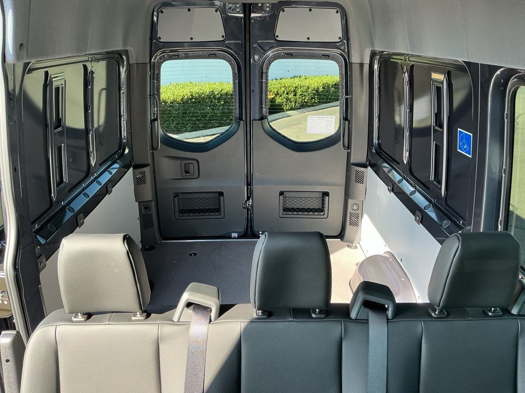 Thumbnail: 2025 Mercedes-Benz Sprinter - 27