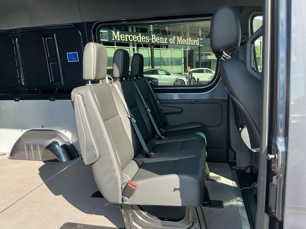 Thumbnail: 2025 Mercedes-Benz Sprinter - 25