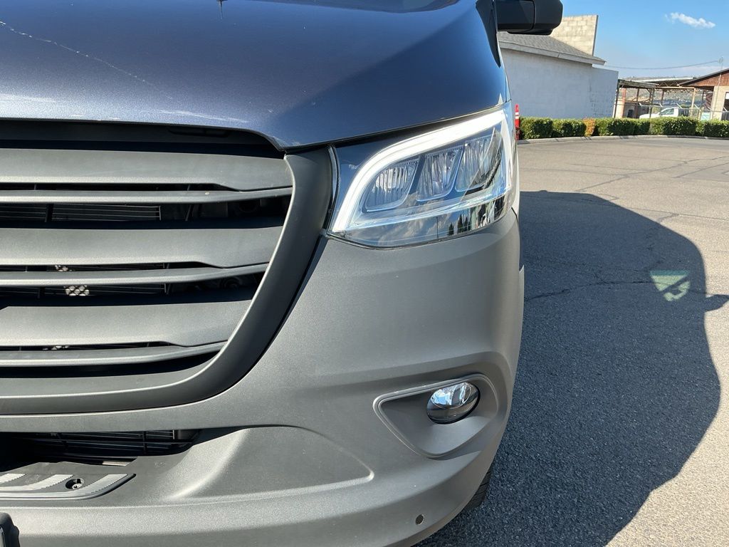 Thumbnail: 2025 Mercedes-Benz Sprinter - 6