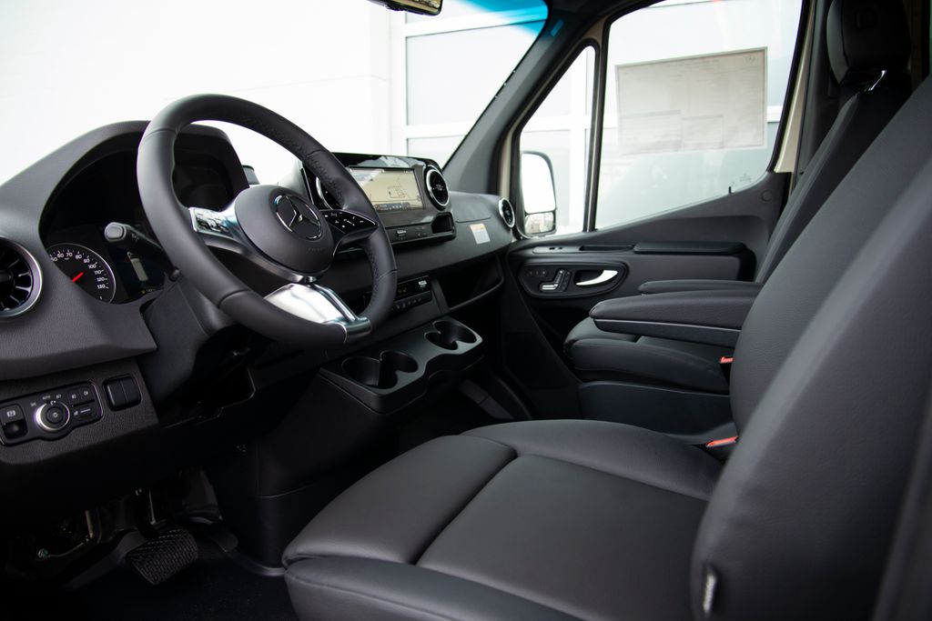 Thumbnail: 2026 Mercedes-Benz Sprinter - 7