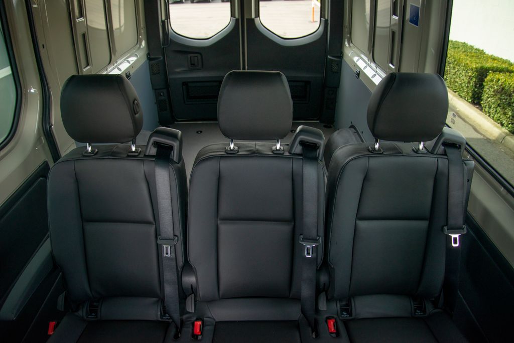 Thumbnail: 2026 Mercedes-Benz Sprinter - 9