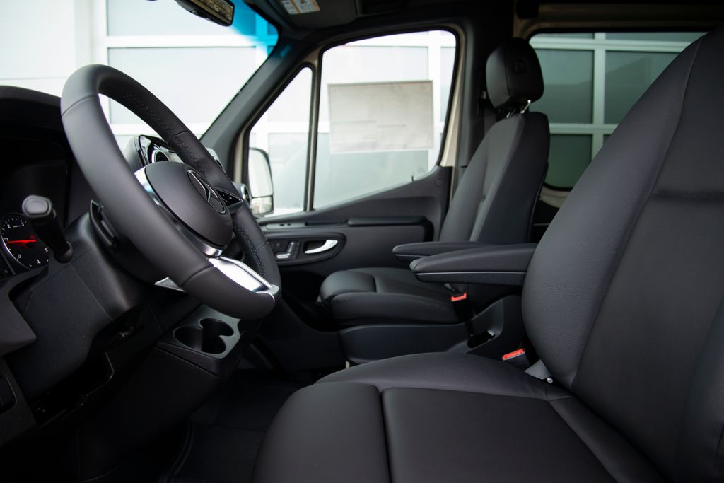 Thumbnail: 2026 Mercedes-Benz Sprinter - 8
