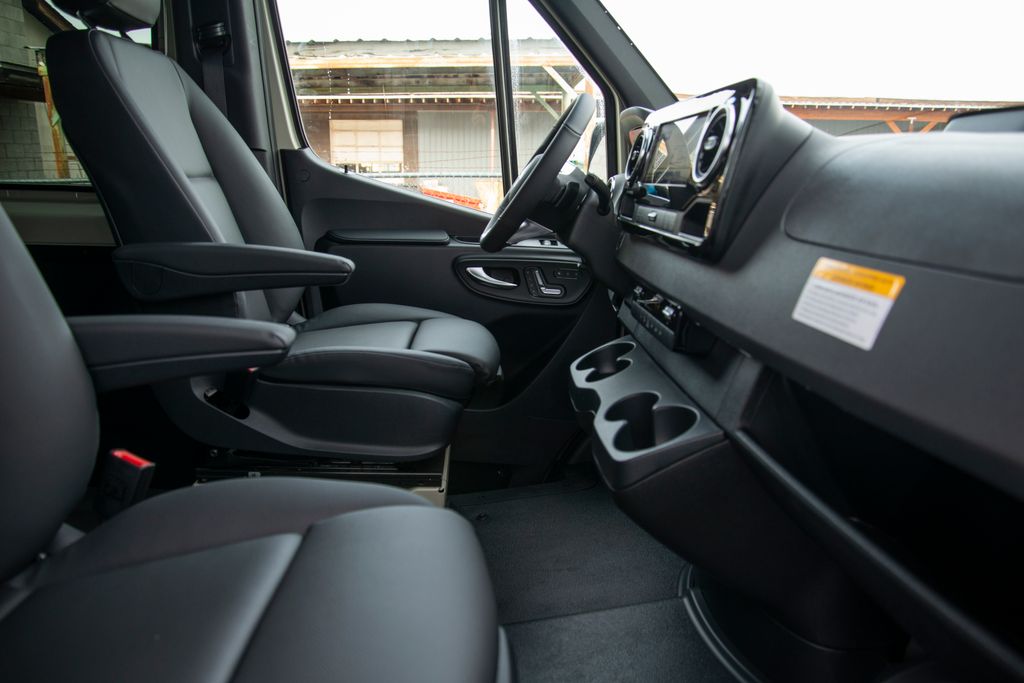 Thumbnail: 2026 Mercedes-Benz Sprinter - 6