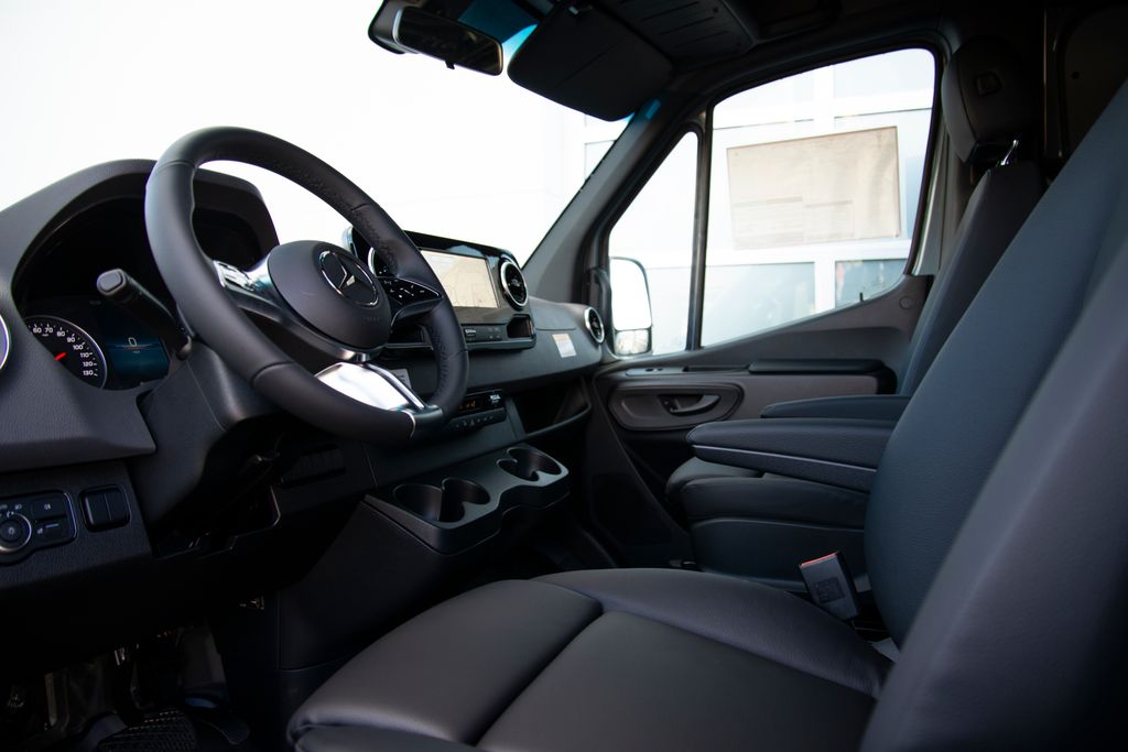 Thumbnail: 2026 Mercedes-Benz Sprinter - 7