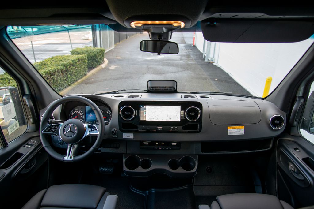 Thumbnail: 2026 Mercedes-Benz Sprinter - 11