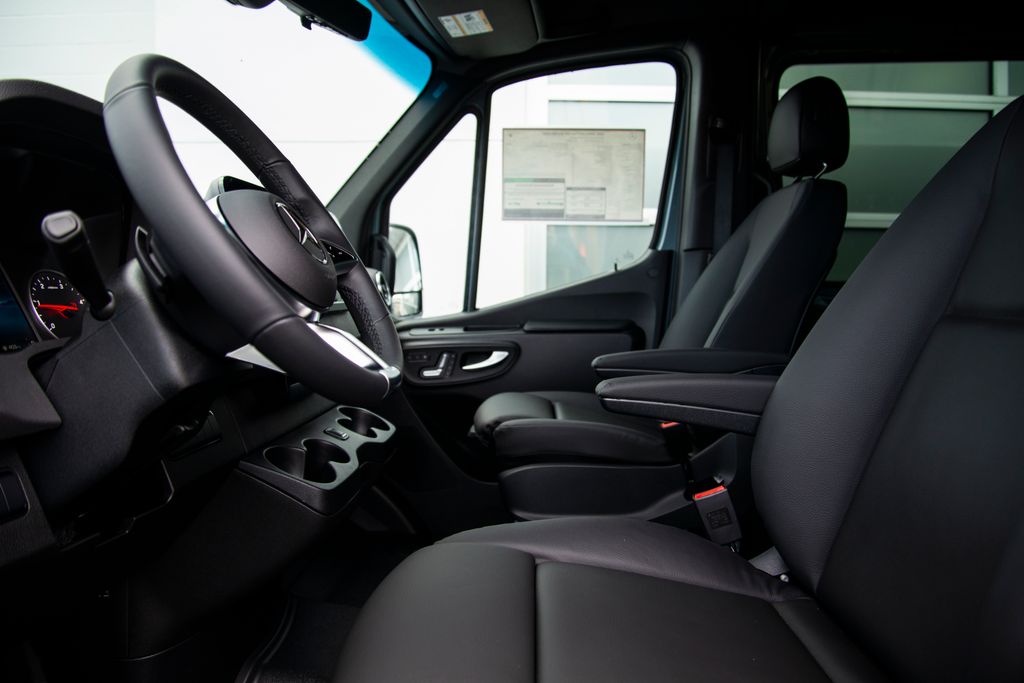 Thumbnail: 2026 Mercedes-Benz Sprinter - 8