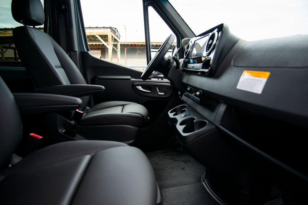 Thumbnail: 2026 Mercedes-Benz Sprinter - 6