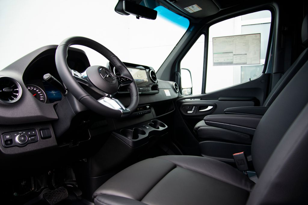 Thumbnail: 2026 Mercedes-Benz Sprinter - 7