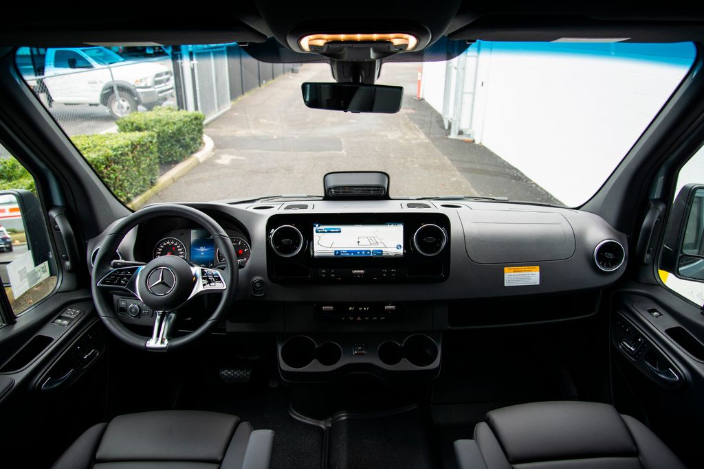 Thumbnail: 2026 Mercedes-Benz Sprinter - 11
