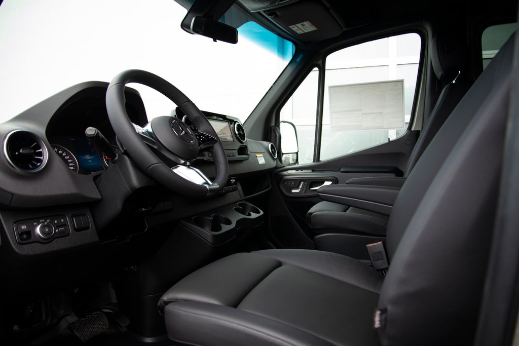 Thumbnail: 2026 Mercedes-Benz Sprinter - 7