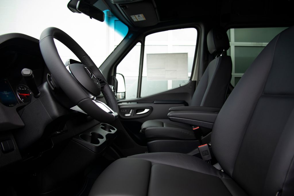 Thumbnail: 2026 Mercedes-Benz Sprinter - 8