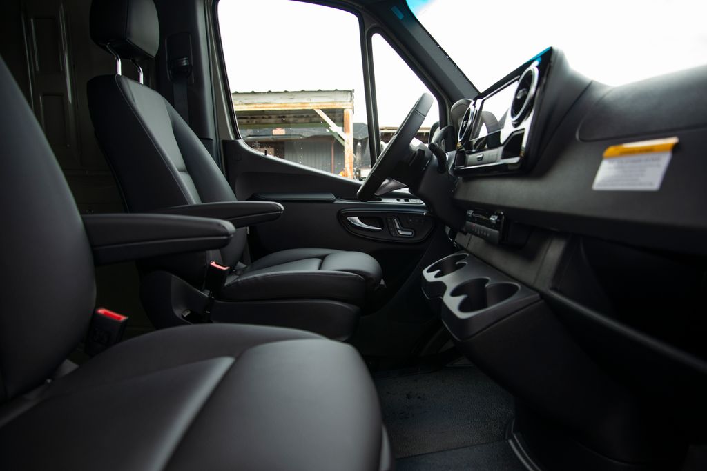 Thumbnail: 2026 Mercedes-Benz Sprinter - 6