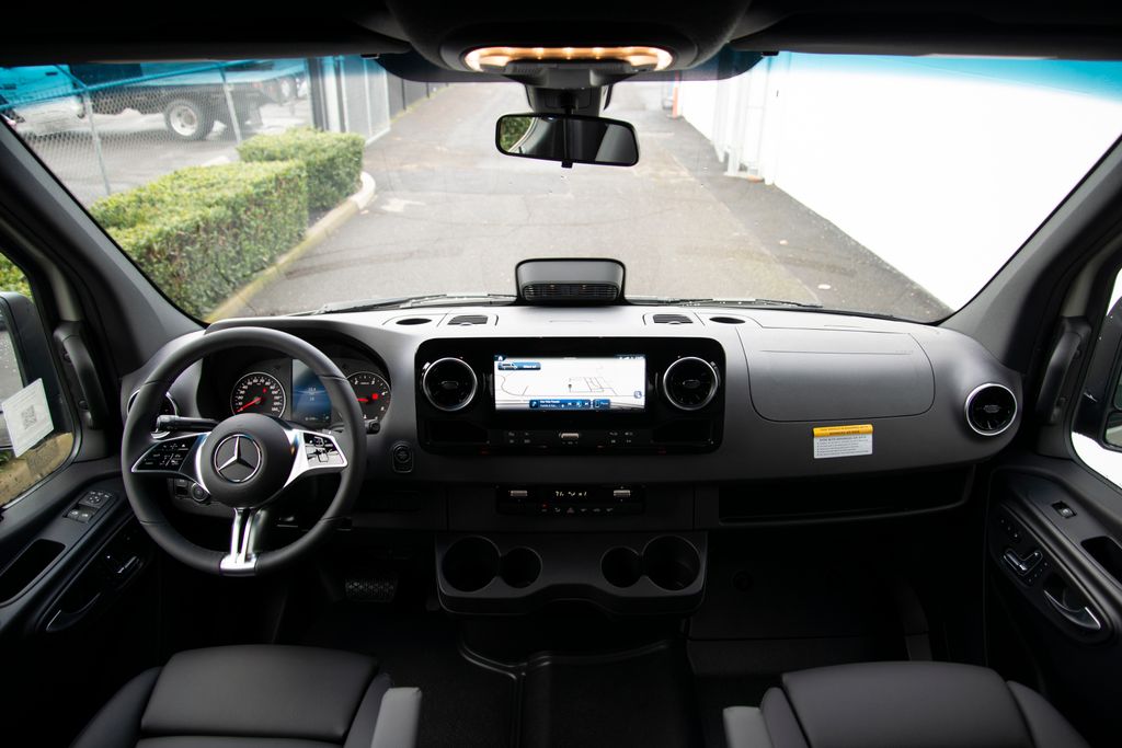 Thumbnail: 2026 Mercedes-Benz Sprinter - 10