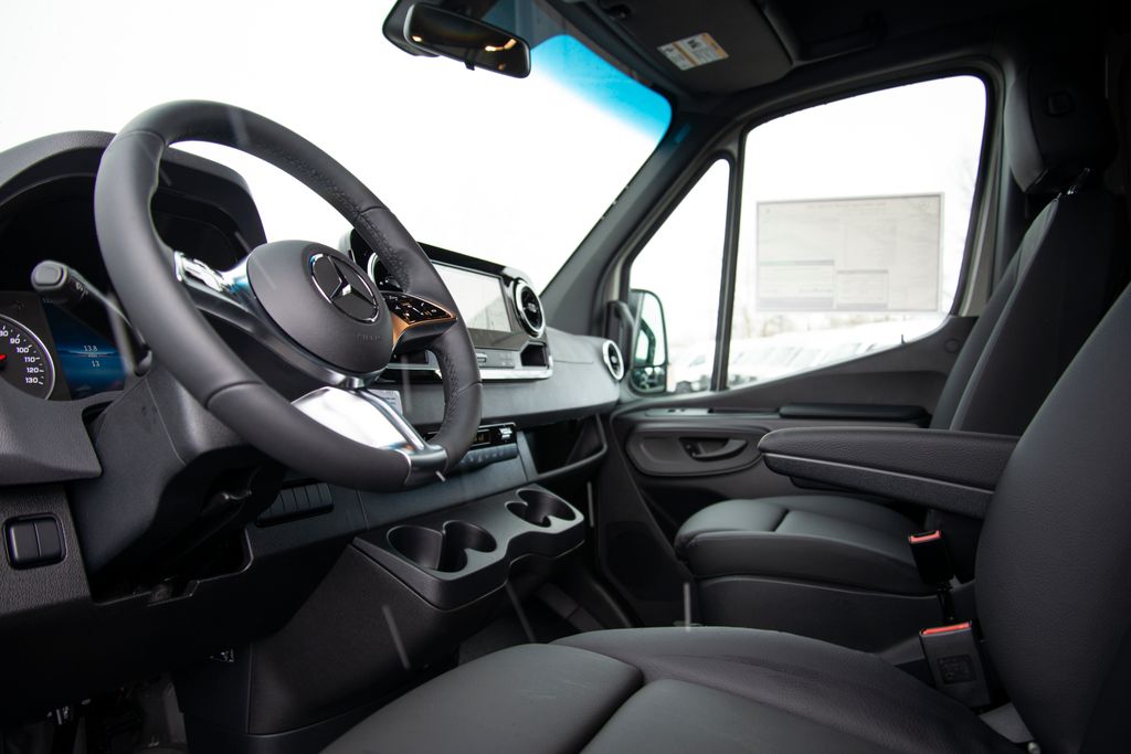 Thumbnail: 2026 Mercedes-Benz Sprinter - 8