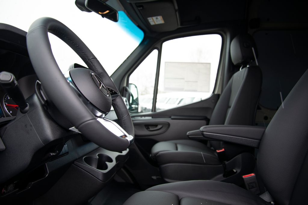 Thumbnail: 2026 Mercedes-Benz Sprinter - 9