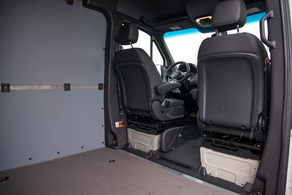 Thumbnail: 2026 Mercedes-Benz Sprinter - 6