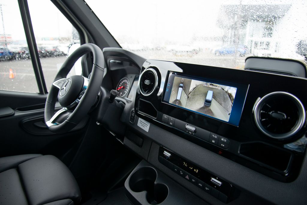 Thumbnail: 2026 Mercedes-Benz Sprinter - 7