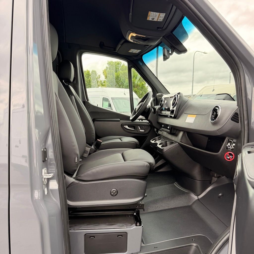 Thumbnail: 2026 Mercedes-Benz Sprinter - 12