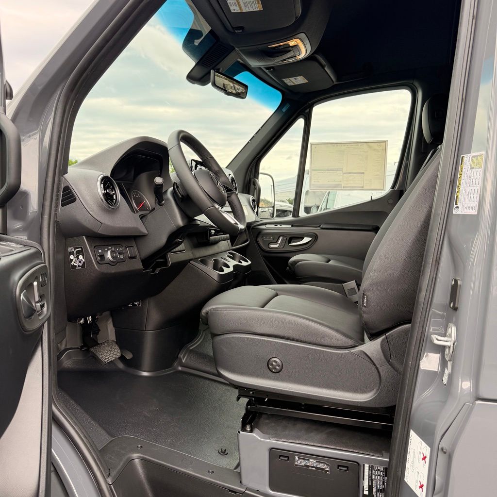 Thumbnail: 2026 Mercedes-Benz Sprinter - 11