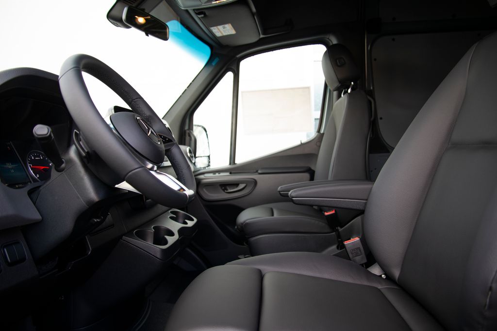 Thumbnail: 2026 Mercedes-Benz Sprinter - 8