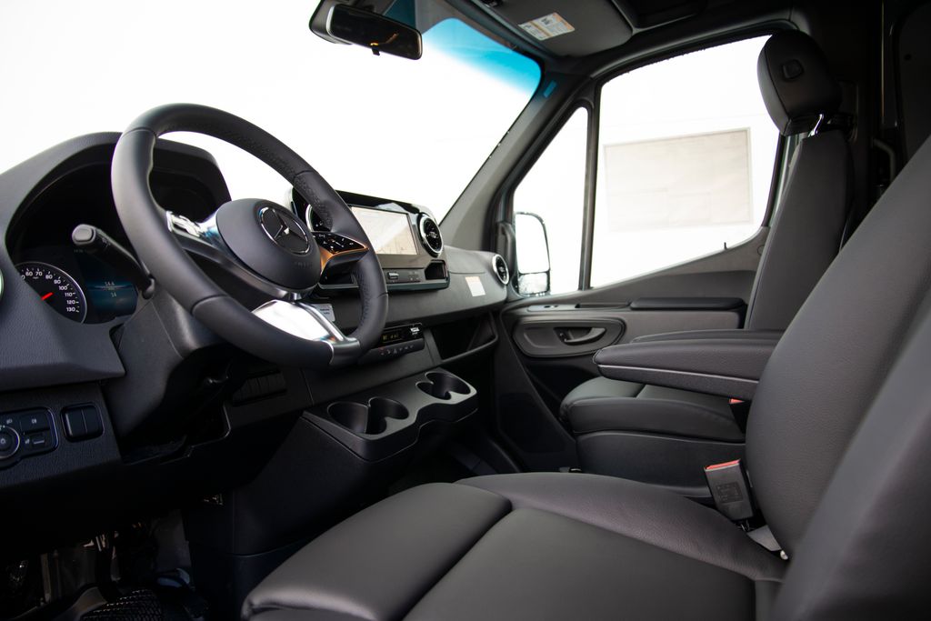 Thumbnail: 2026 Mercedes-Benz Sprinter - 7