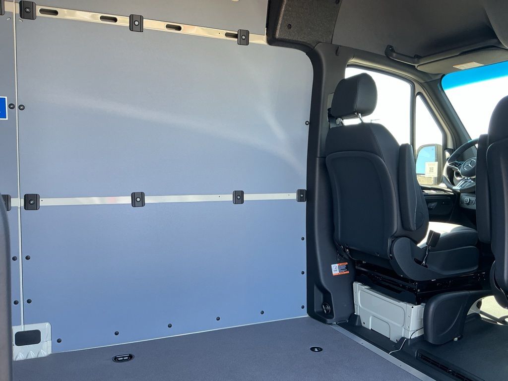 Thumbnail: 2026 Mercedes-Benz Sprinter - 26
