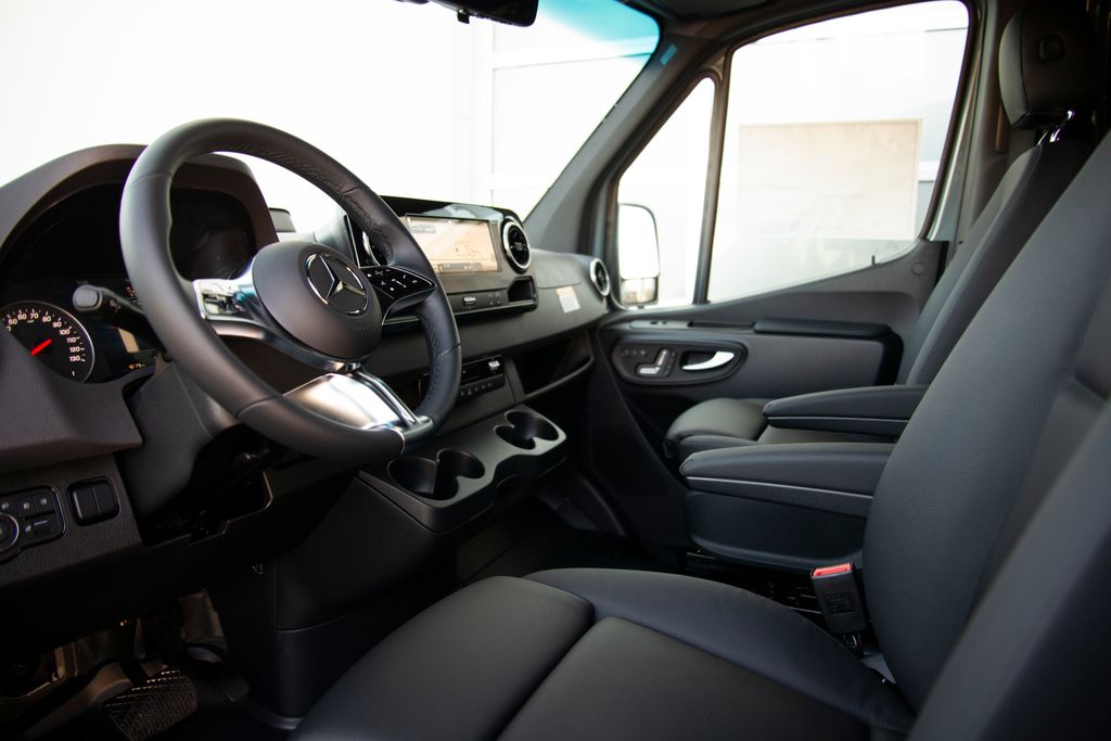Thumbnail: 2026 Mercedes-Benz Sprinter - 7
