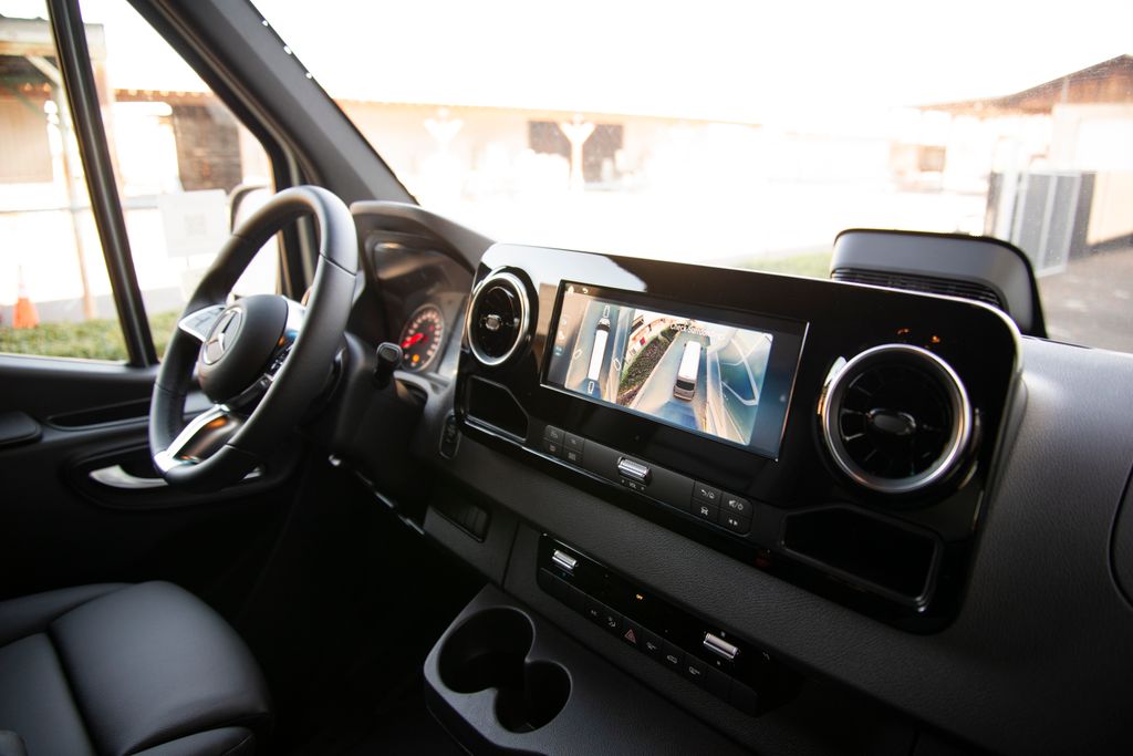 Thumbnail: 2026 Mercedes-Benz Sprinter - 9