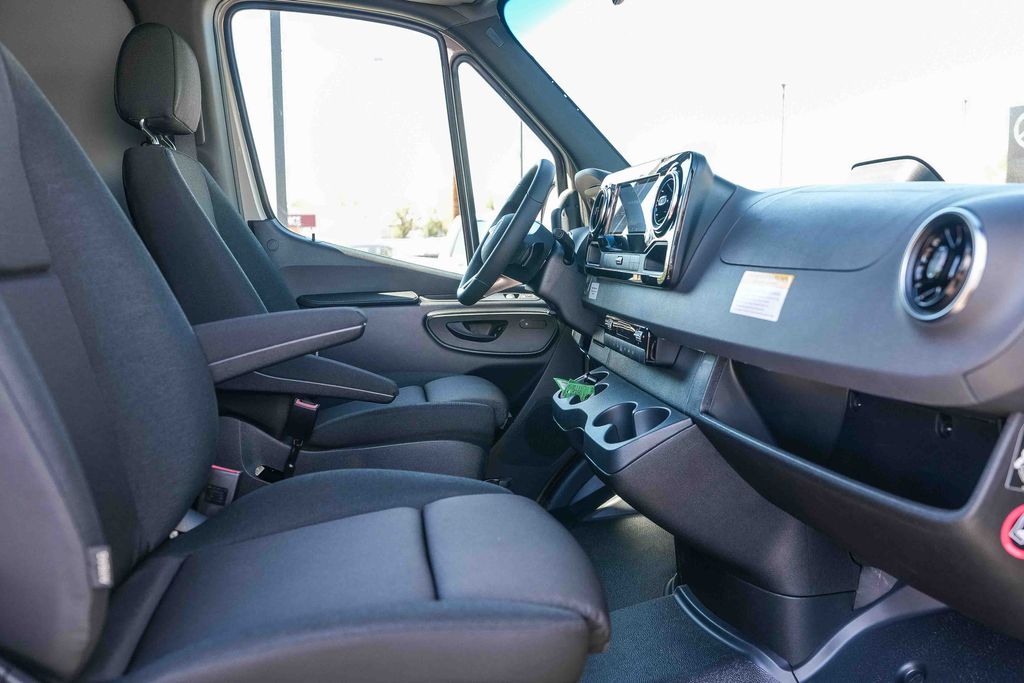 Thumbnail: 2026 Mercedes-Benz Sprinter - 10