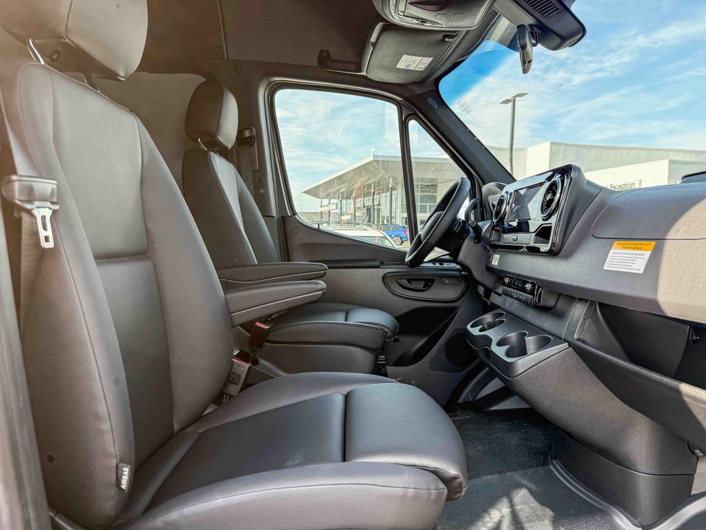 Thumbnail: 2026 Mercedes-Benz Sprinter - 10