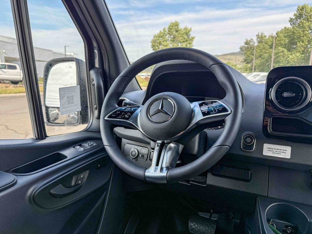 Thumbnail: 2026 Mercedes-Benz Sprinter - 9