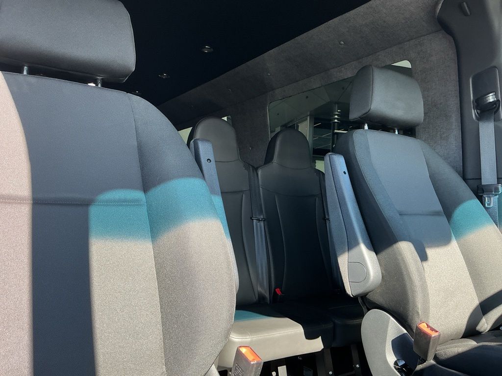 Thumbnail: 2025 Mercedes-Benz Sprinter - 25