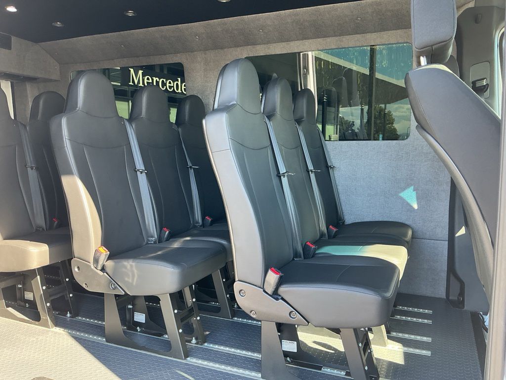 Thumbnail: 2025 Mercedes-Benz Sprinter - 7