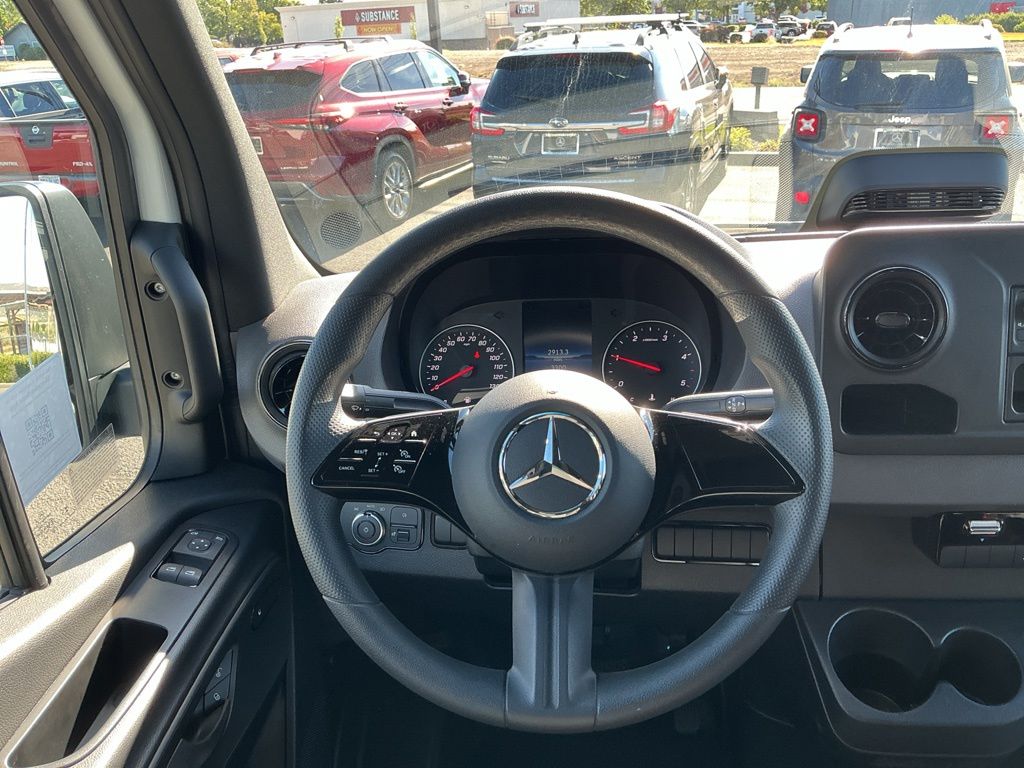 Thumbnail: 2025 Mercedes-Benz Sprinter - 8
