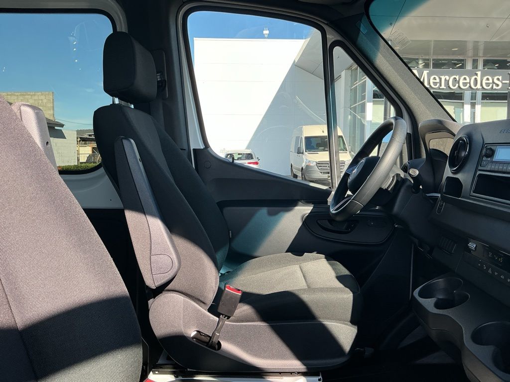 Thumbnail: 2025 Mercedes-Benz Sprinter - 10