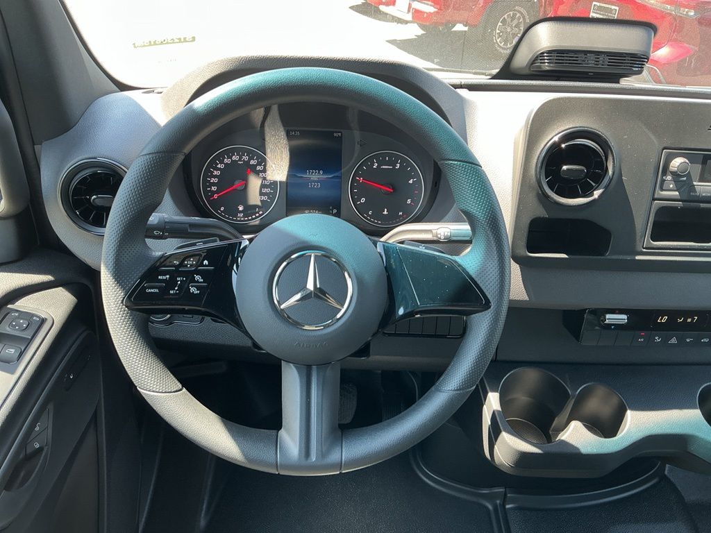 Thumbnail: 2025 Mercedes-Benz Sprinter - 8